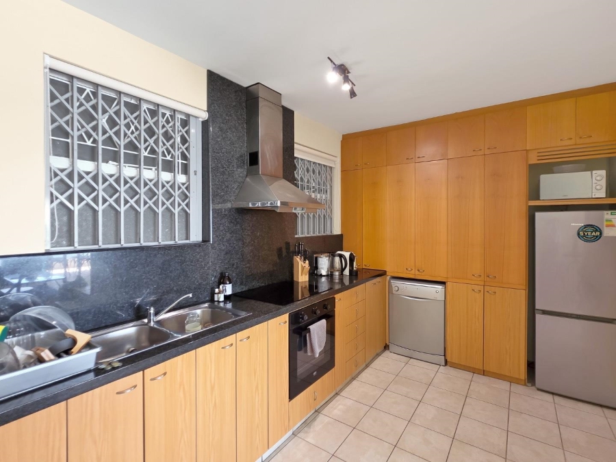 To Let 1 Bedroom Property for Rent in Clifton Western Cape